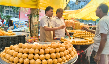 দুর্গাপূজায় নারায়ণগঞ্জে লাড্ডু-নাড়ুর চাহিদা বেড়েছে দুর্গাপূজায় নারায়ণগঞ্জে লাড্ডু-নাড়ুর চাহিদা বেড়েছে