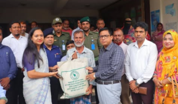 ‘অন্তরে বন্দর’ উদ্বোধন, সেবাপ্রার্থীদের ভোগান্তি কমাতে পদক্ষেপের নির্দেশ ডিসির ‘অন্তরে বন্দর’ উদ্বোধন, সেবাপ্রার্থীদের ভোগান্তি কমাতে পদক্ষেপের নির্দেশ ডিসির