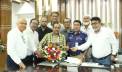 নবনিযুক্ত পুলিশ সুপারকে নারায়ণগঞ্জ ক্লাবের ফুলেল শুভেচ্ছা নবনিযুক্ত পুলিশ সুপারকে নারায়ণগঞ্জ ক্লাবের ফুলেল শুভেচ্ছা