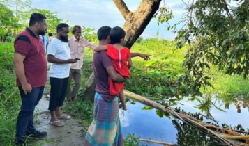 কুমির আতঙ্কে দিন পার করছেন বন্দরের তিনগাঁওবাসী, উদ্ধারে চলছে তৎপরতা
