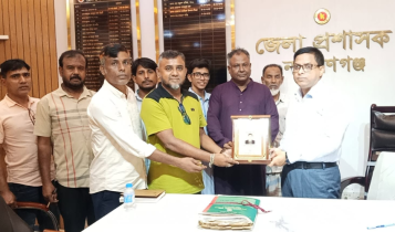 জুলাই যোদ্ধাদের পাশে থাকায় ডিসি রায়হান কবিরকে সম্মাননা