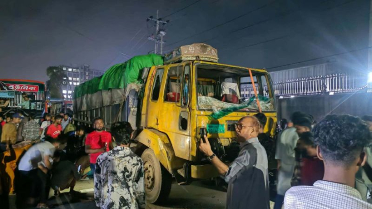 ট্রাকচাপায় নারী গার্মেন্টসকর্মী নিহত, ঢাকা-চট্টগ্রাম মহাসড়ক অবরোধ